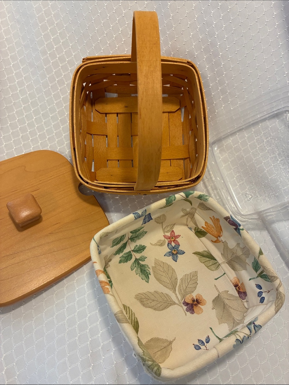 Longaberger Tarragon Basket, Protector, Liner and Lid EUC - Picture 2 of 10